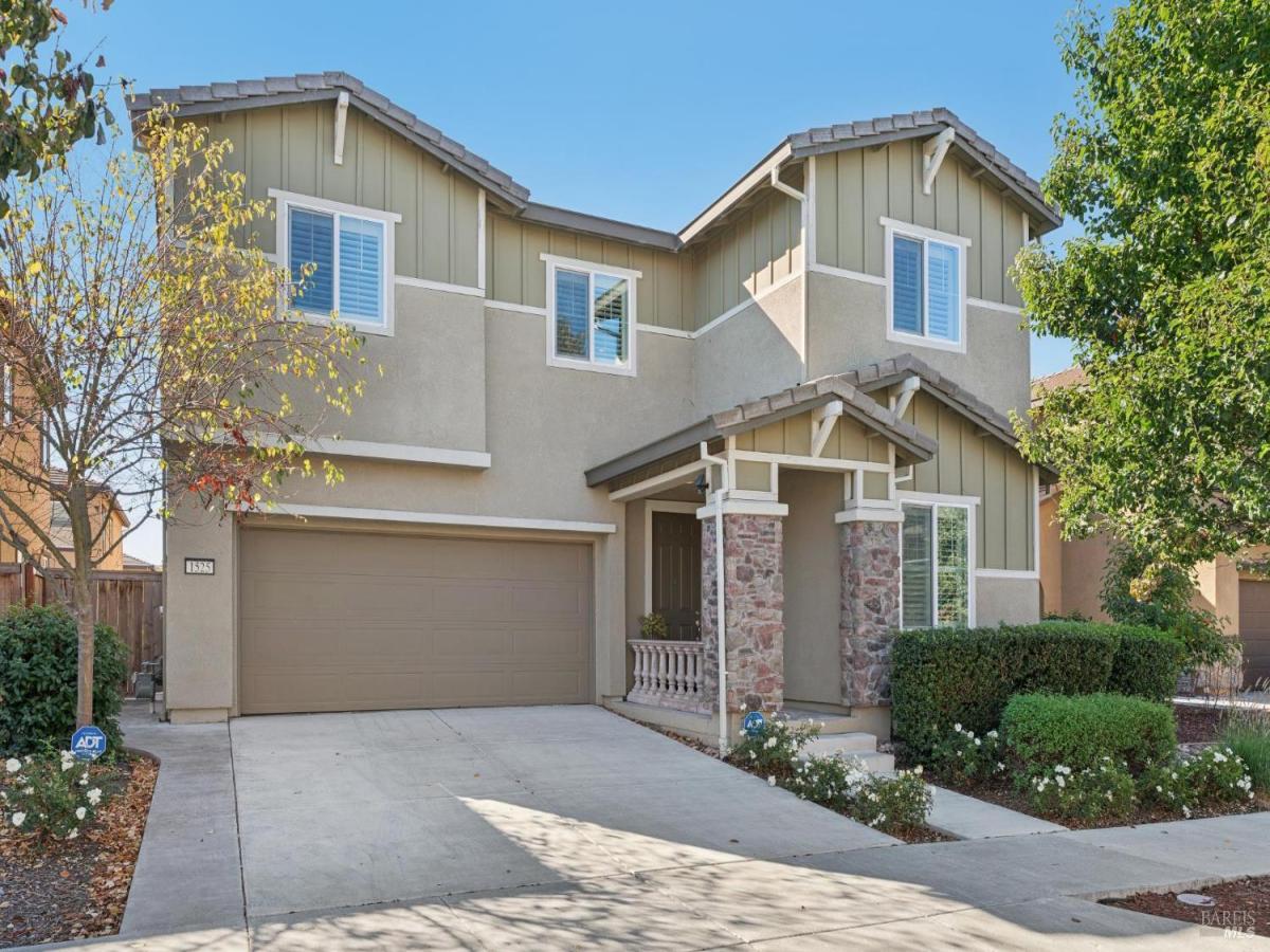 MLS #326086739 image #0