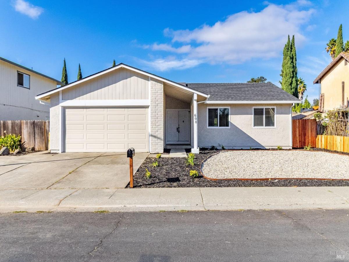 MLS #326088795 image #0