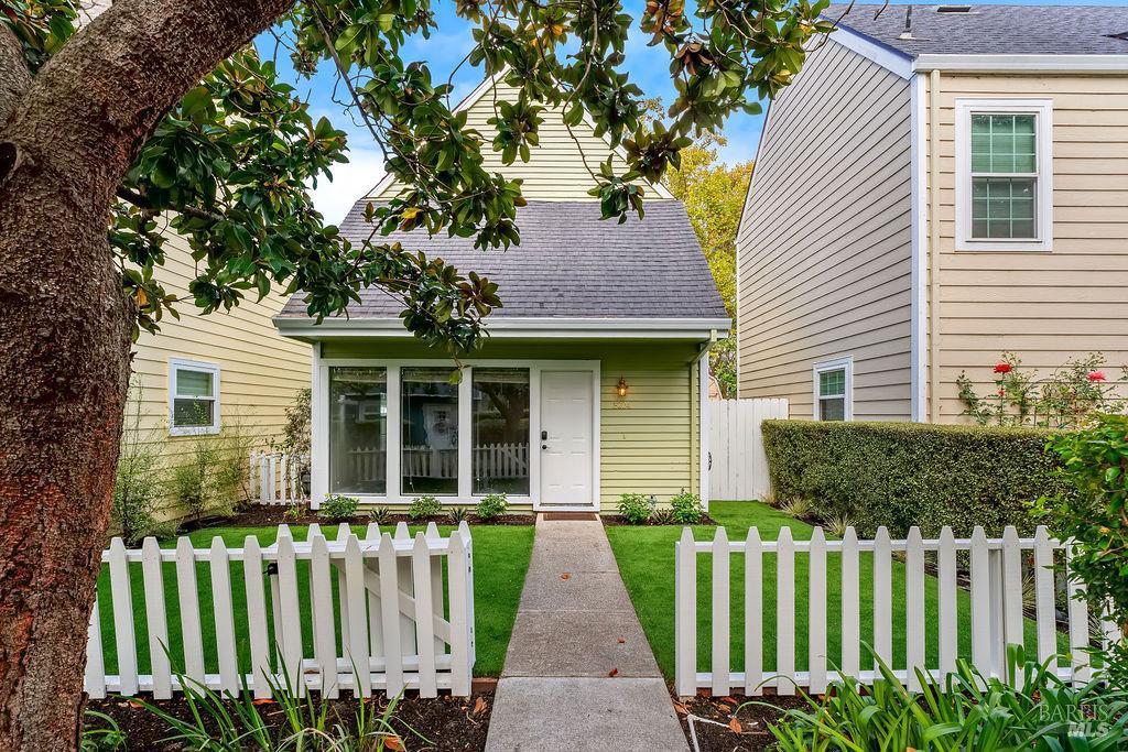 MLS #326090095 image #0