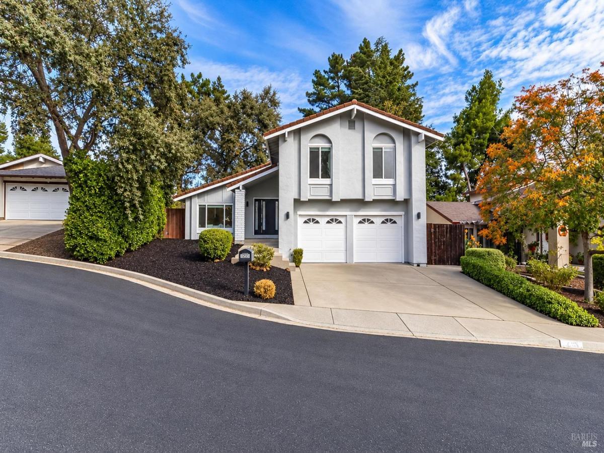 MLS #326090945 image #0