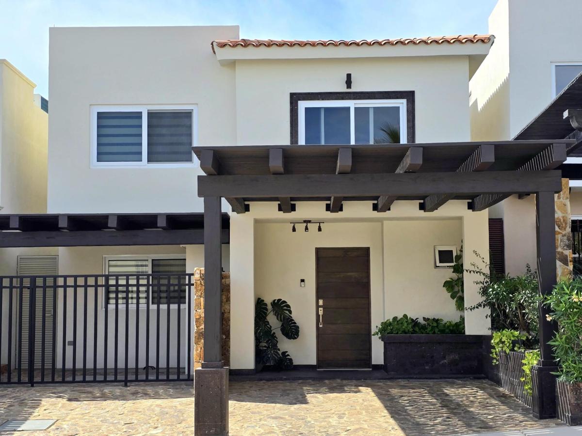 MLS #25-1060 image #0