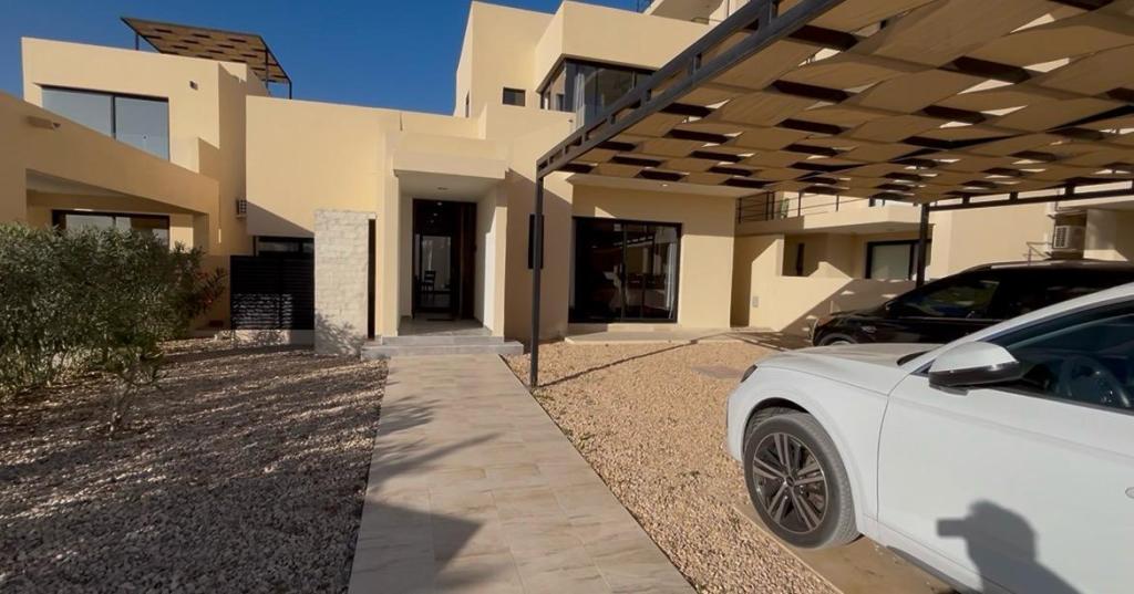 MLS #26-2043 image #0