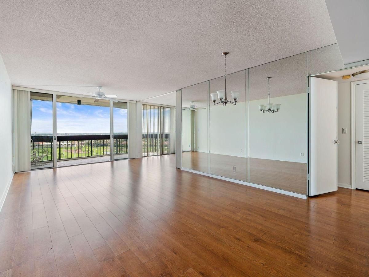 MLS #R11067463 image #0