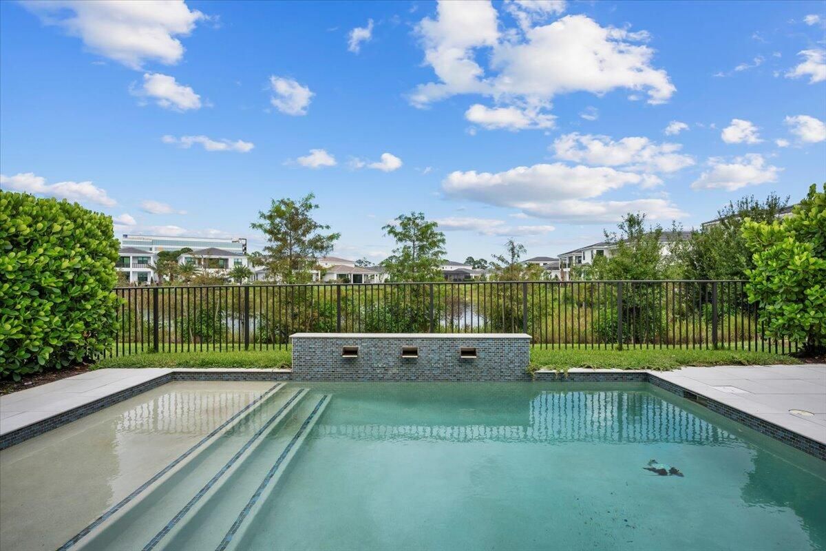 MLS #R11129591 image #0