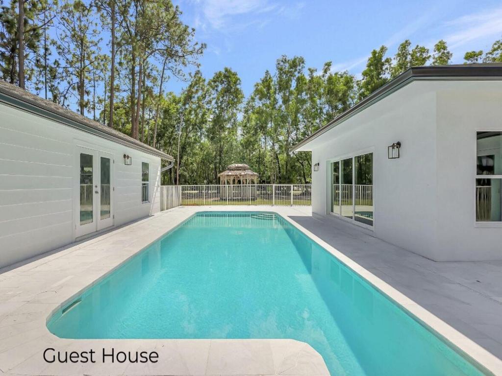 MLS #R11130618 image #0