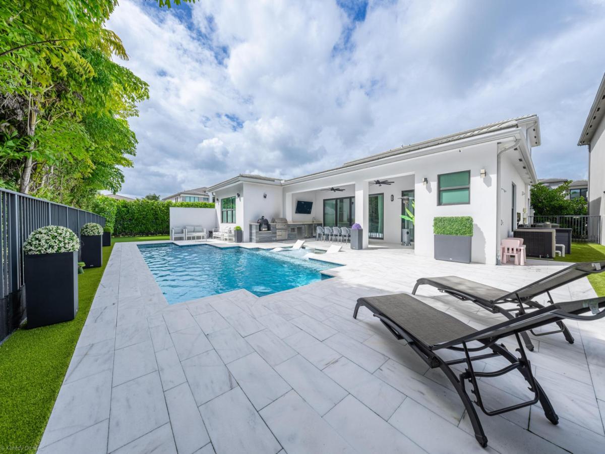 MLS #R11130993 image #0