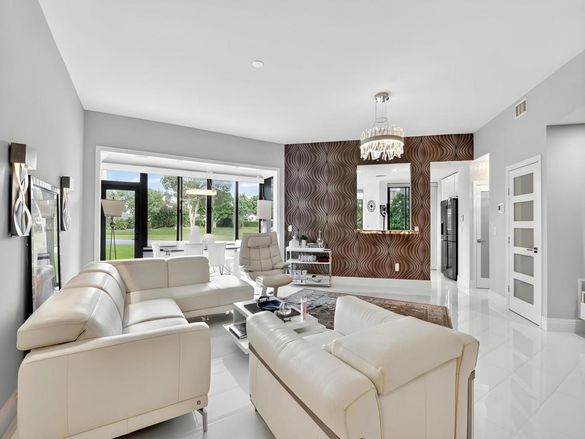 MLS #R11135504 image #0