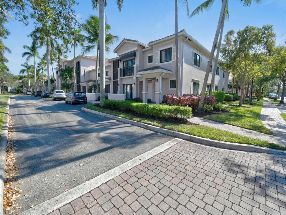 MLS #R11137080 image #0