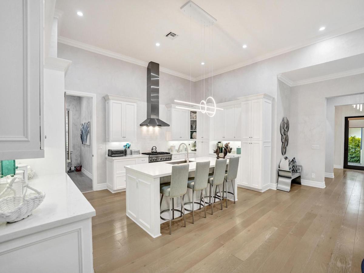 MLS #R11137948 image #0