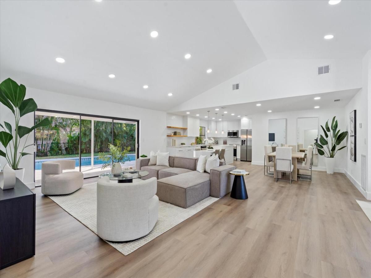 MLS #R11143112 image #0