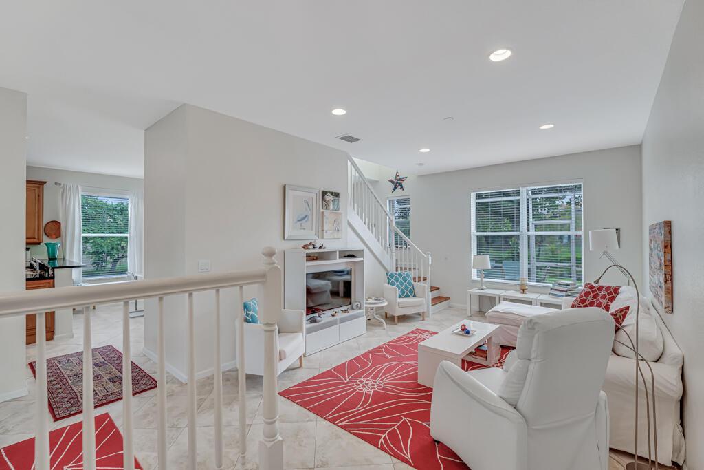 MLS #R11144497 image #0