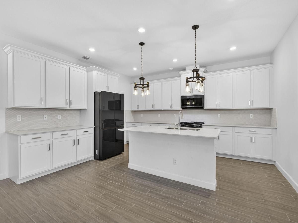 MLS #R11148801 image #0