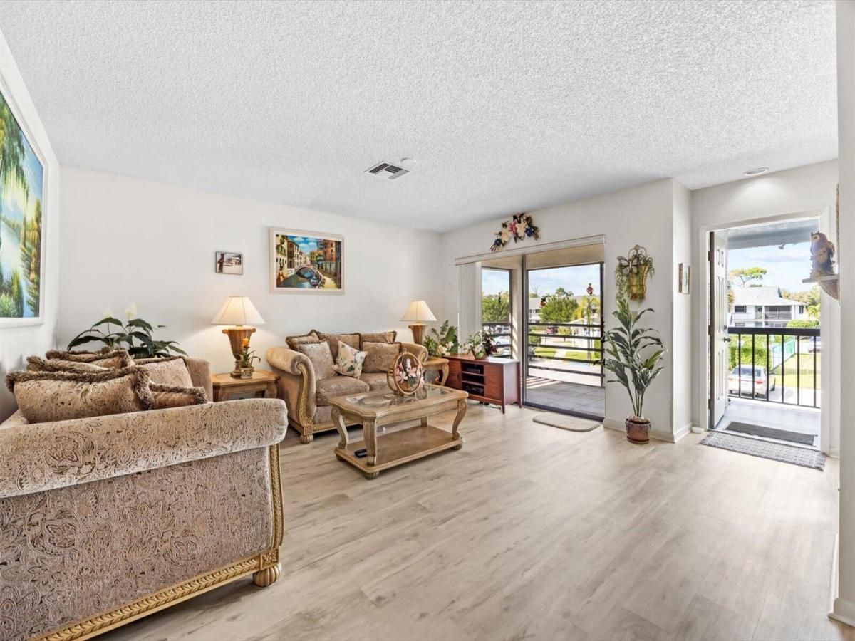 MLS #R11149292 image #0