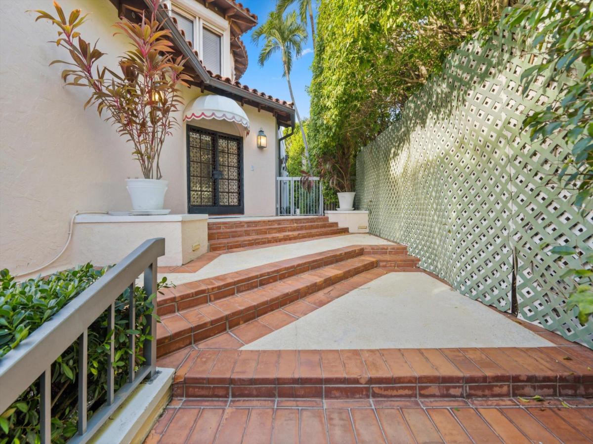 MLS #R11149485 image #0