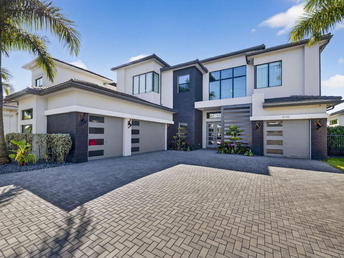 MLS #R11155561 image #0