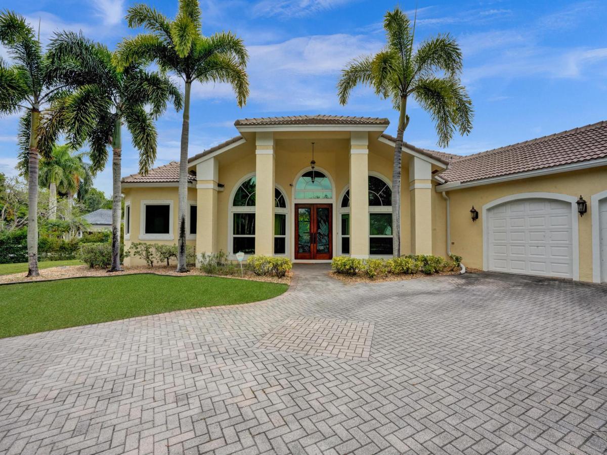 MLS #R11169908 image #0