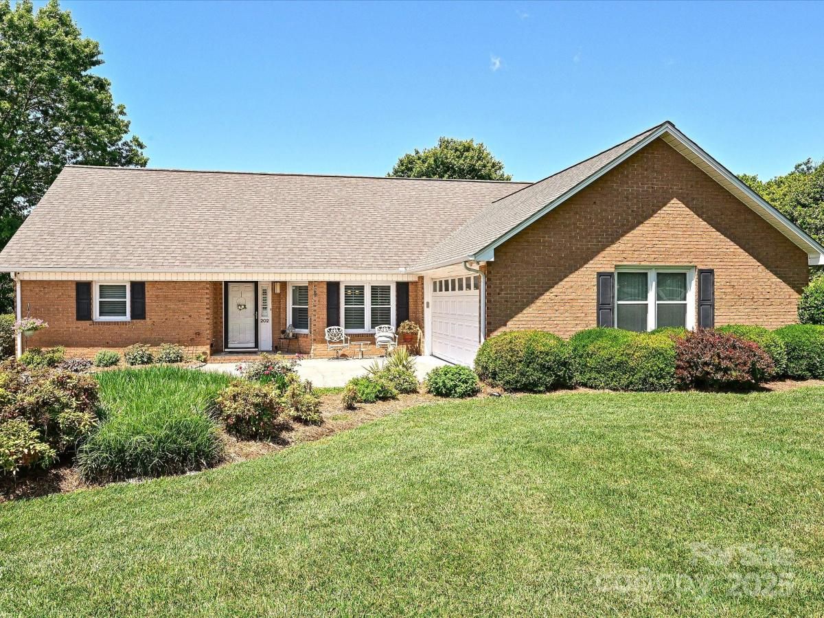 MLS #CAR4260301 image #0