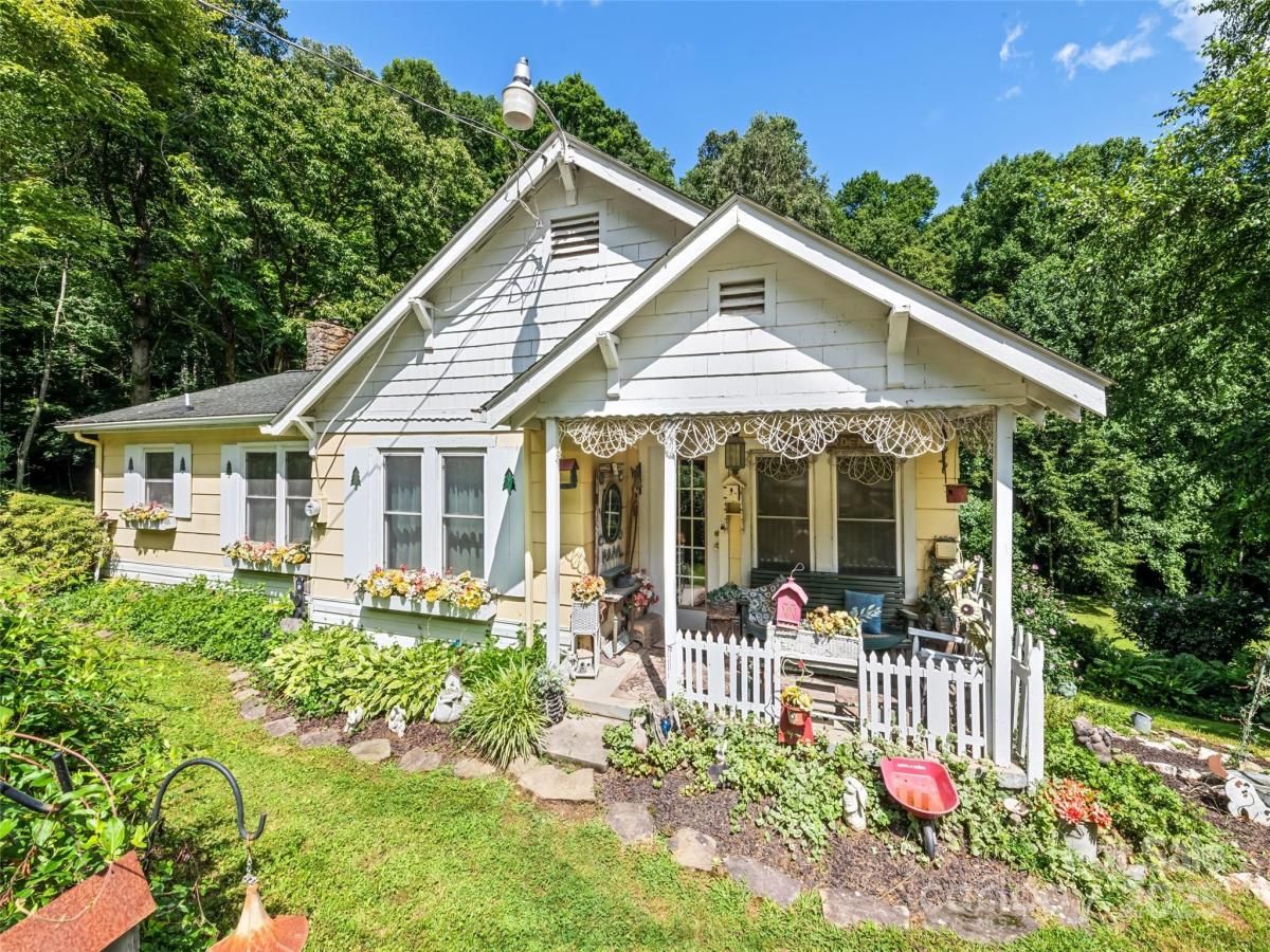 MLS #CAR4289952 image #0