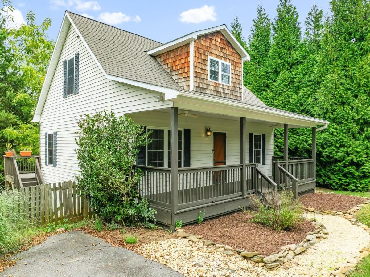 MLS #CAR4306900 image #0