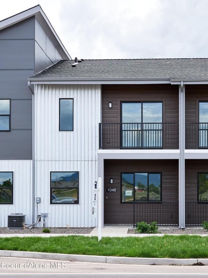 MLS #25-9425 image #0