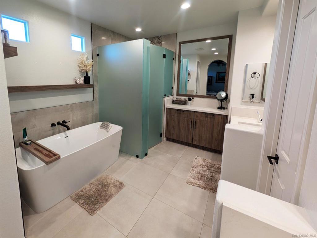 MLS #250023673SD image #0