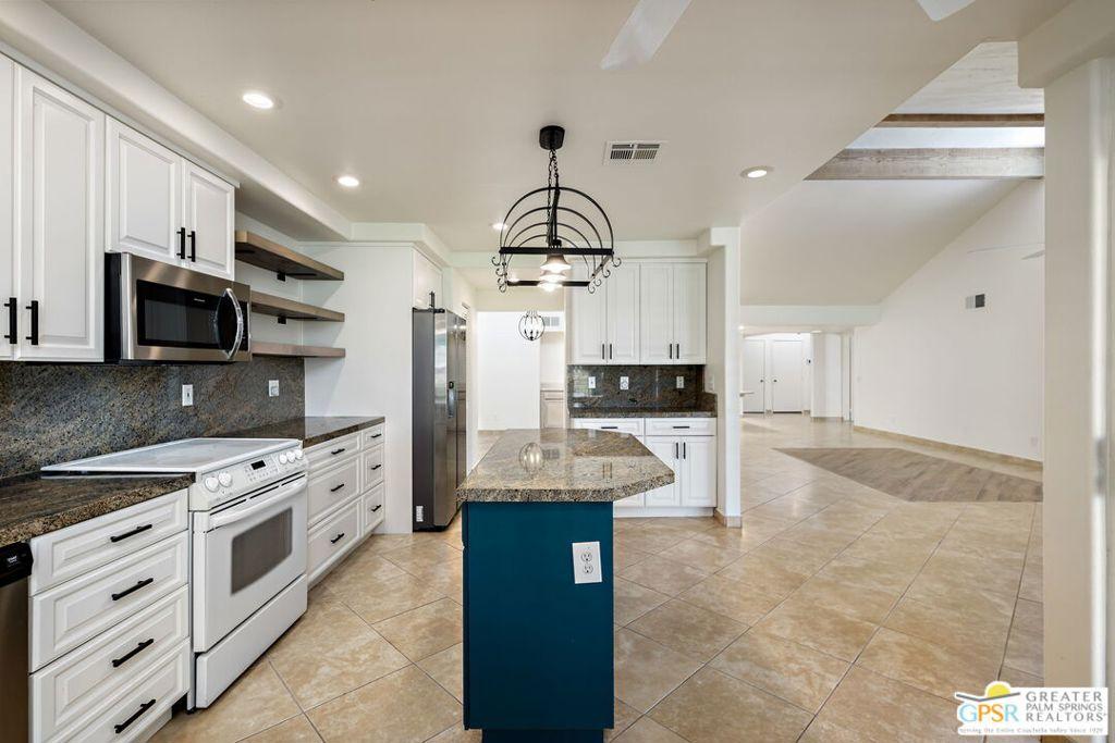 MLS #25525615PS image #0