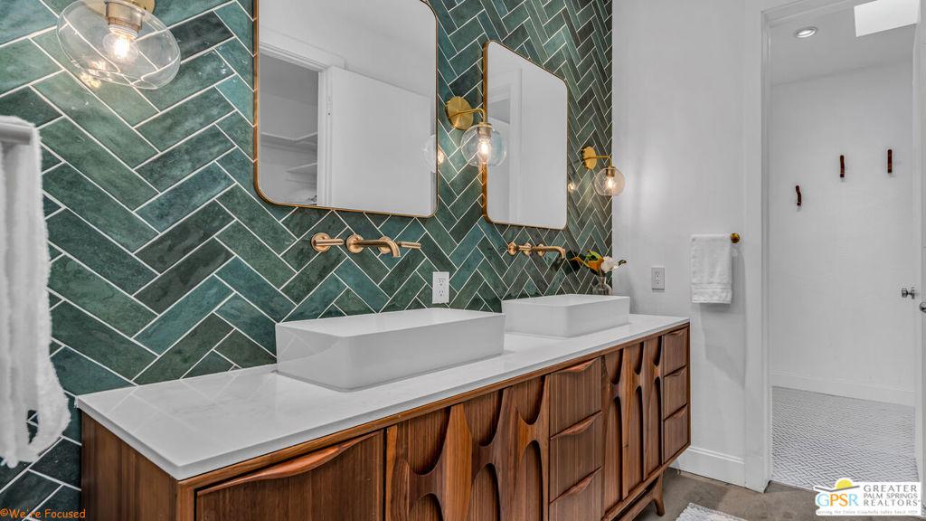 MLS #25526501PS image #0
