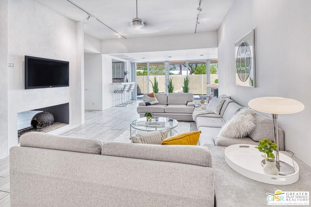 MLS #25583615PS image #0