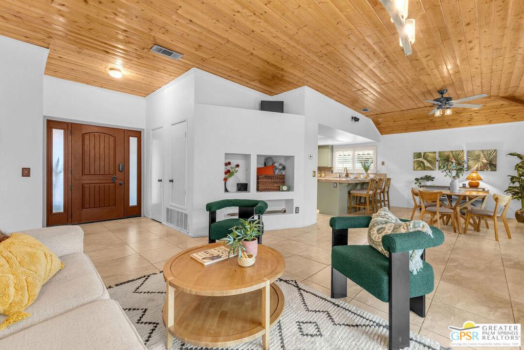 MLS #25589269PS image #0