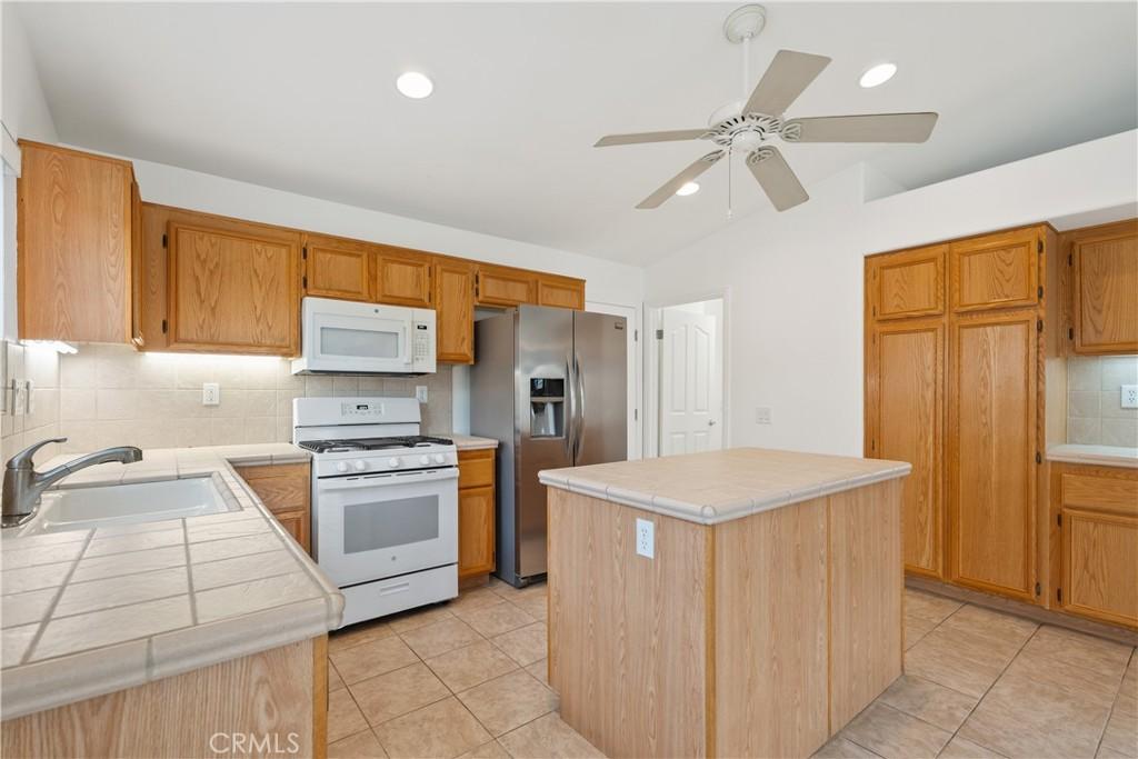 MLS #OC25041061 image #0
