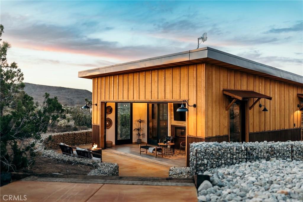 MLS #OC25041427 image #0