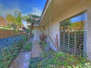 MLS #OC25101846 image #0