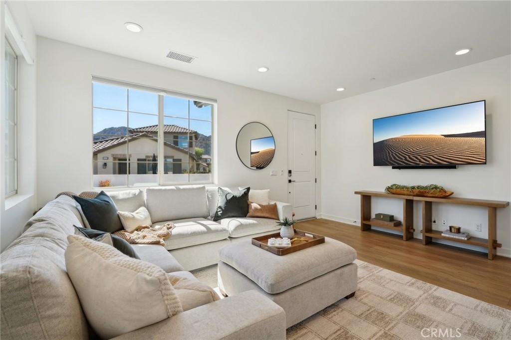 MLS #OC25104492 image #0