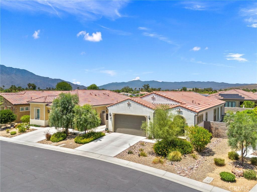 MLS #OC25122784 image #0