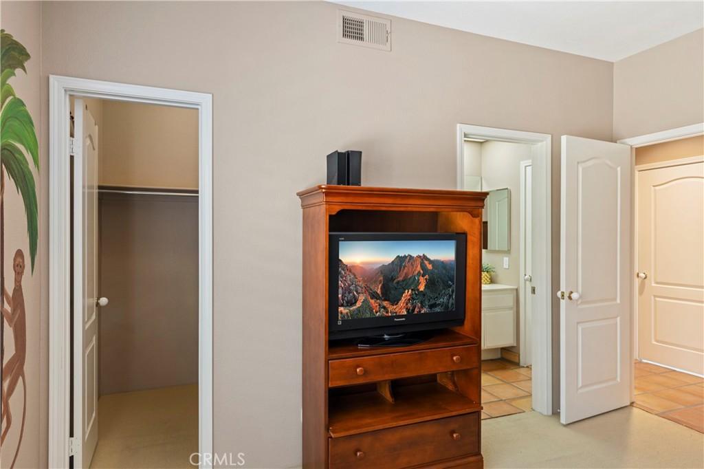 MLS #OC25128192 image #0