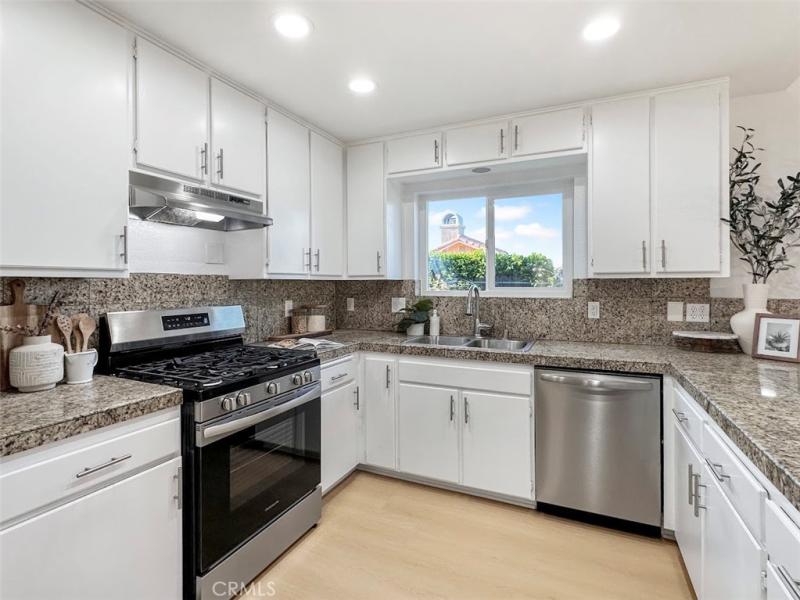 MLS #OC25149661 image #0
