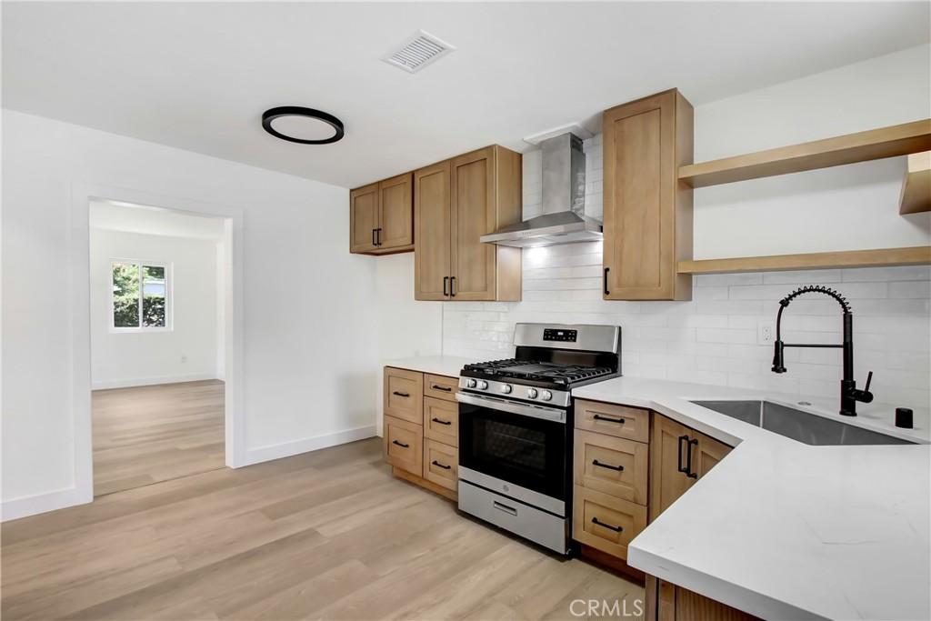 MLS #OC25164523 image #0