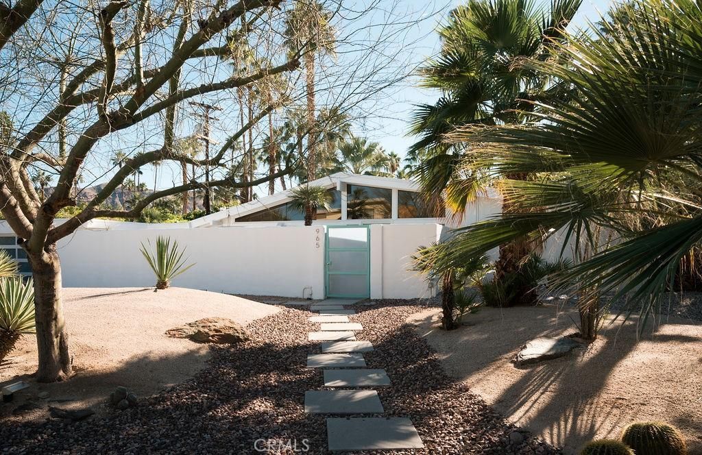 MLS #OC25263415 image #0