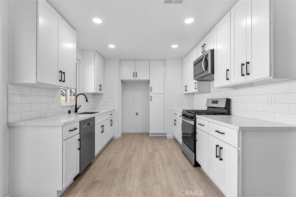 MLS #OC25274849 image #0