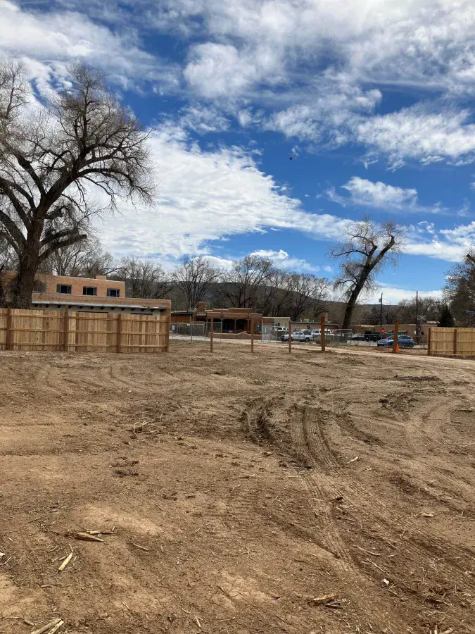 400 Paseo del Pueblo Norte