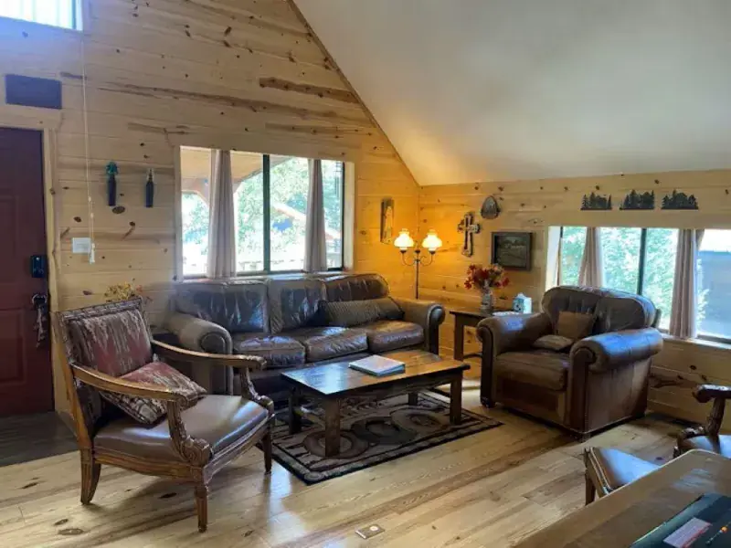 909 Tenderfoot Court