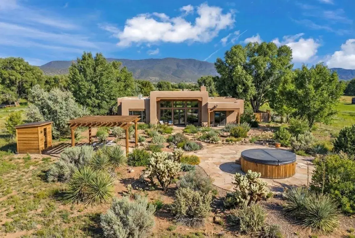 Lower Ranchitos Road 2 Plus Acres