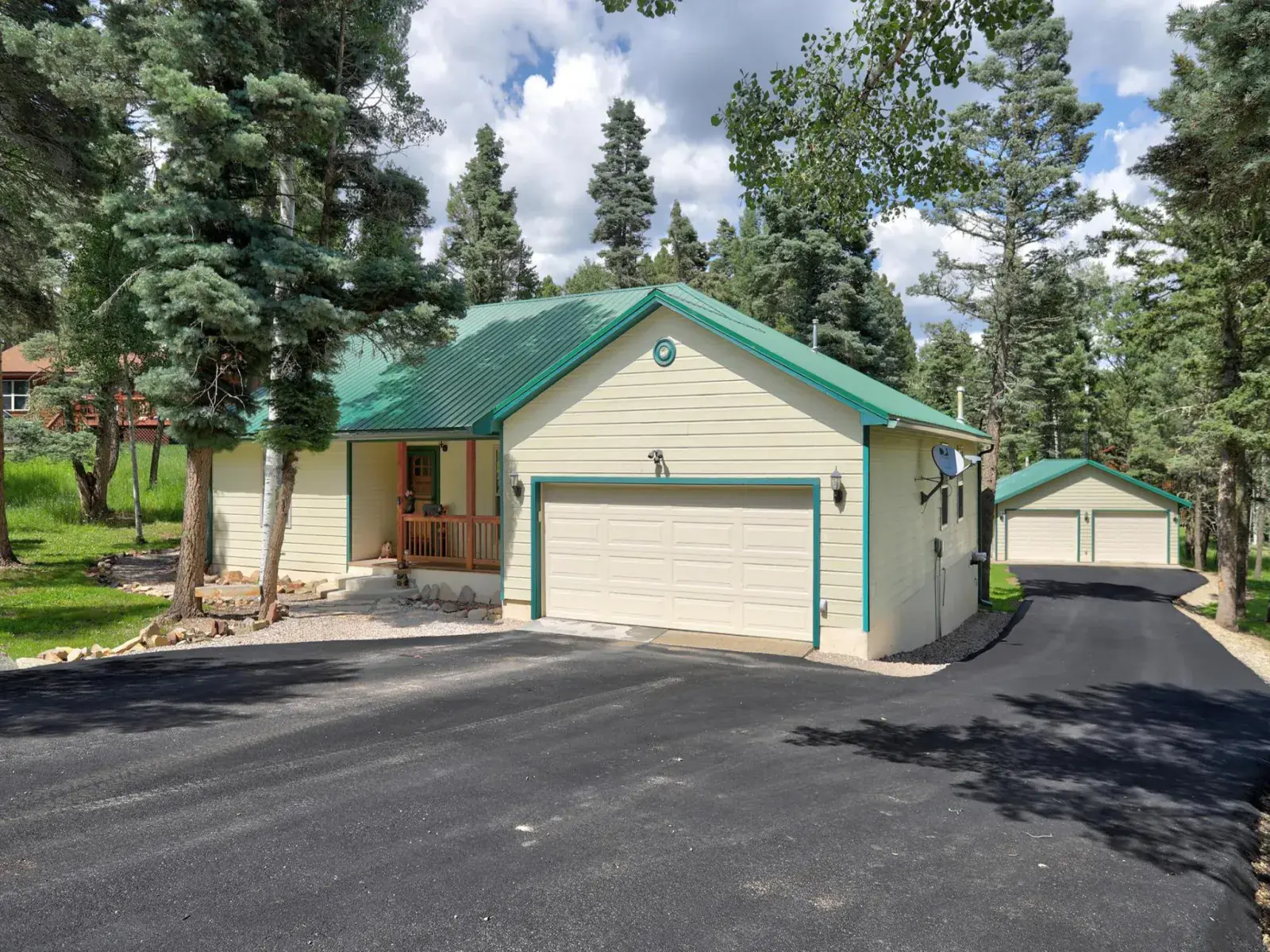 12 Mescalero Cir