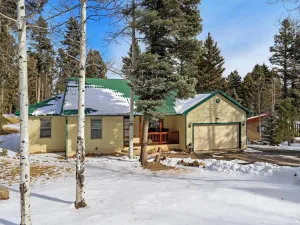 12 Mescalero Cir