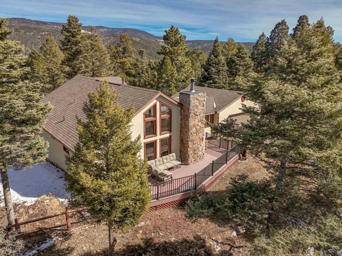 22 Acoma Circle