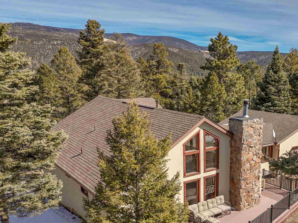 22 Acoma Circle