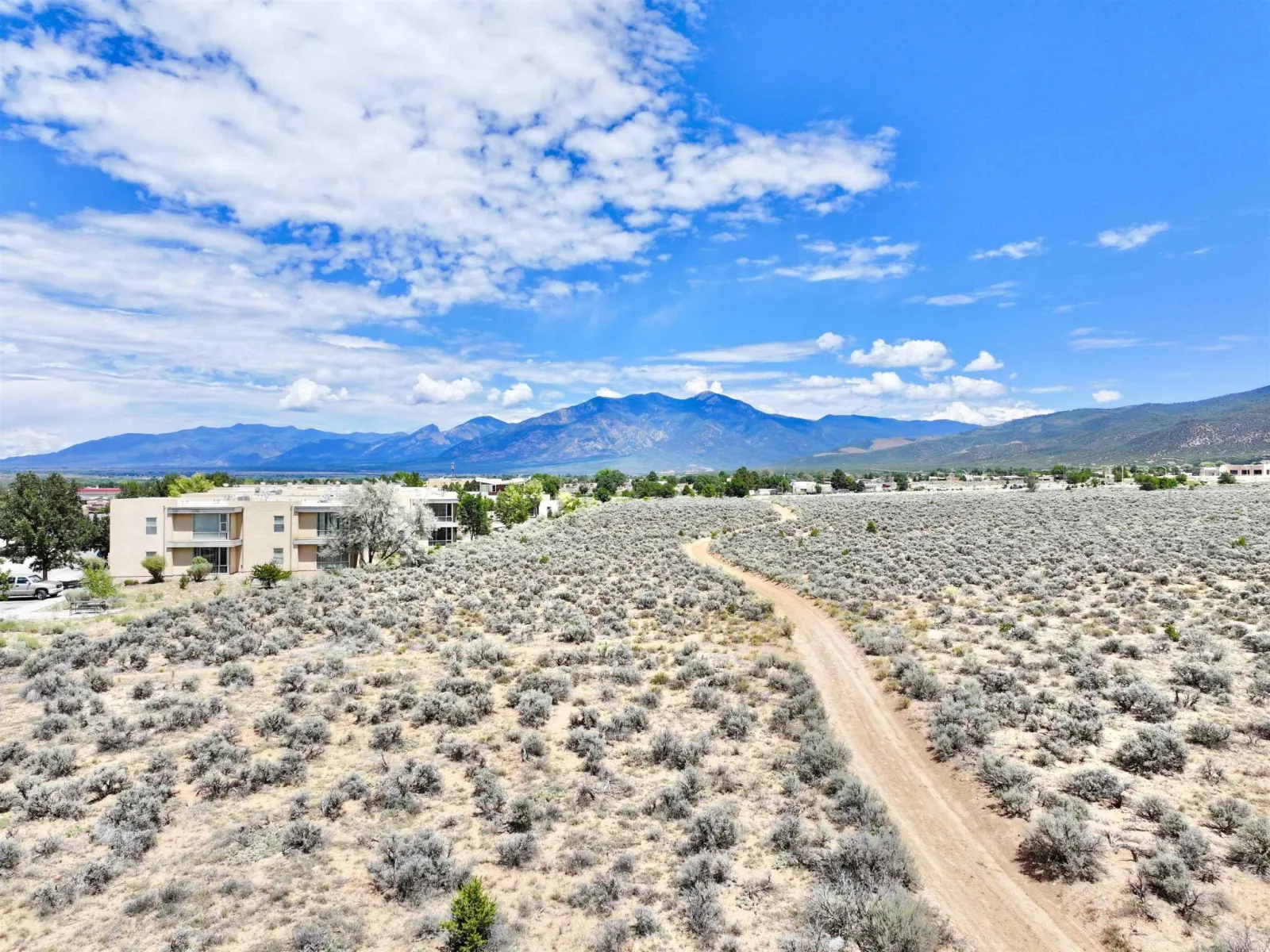 00 Paseo del Canon East