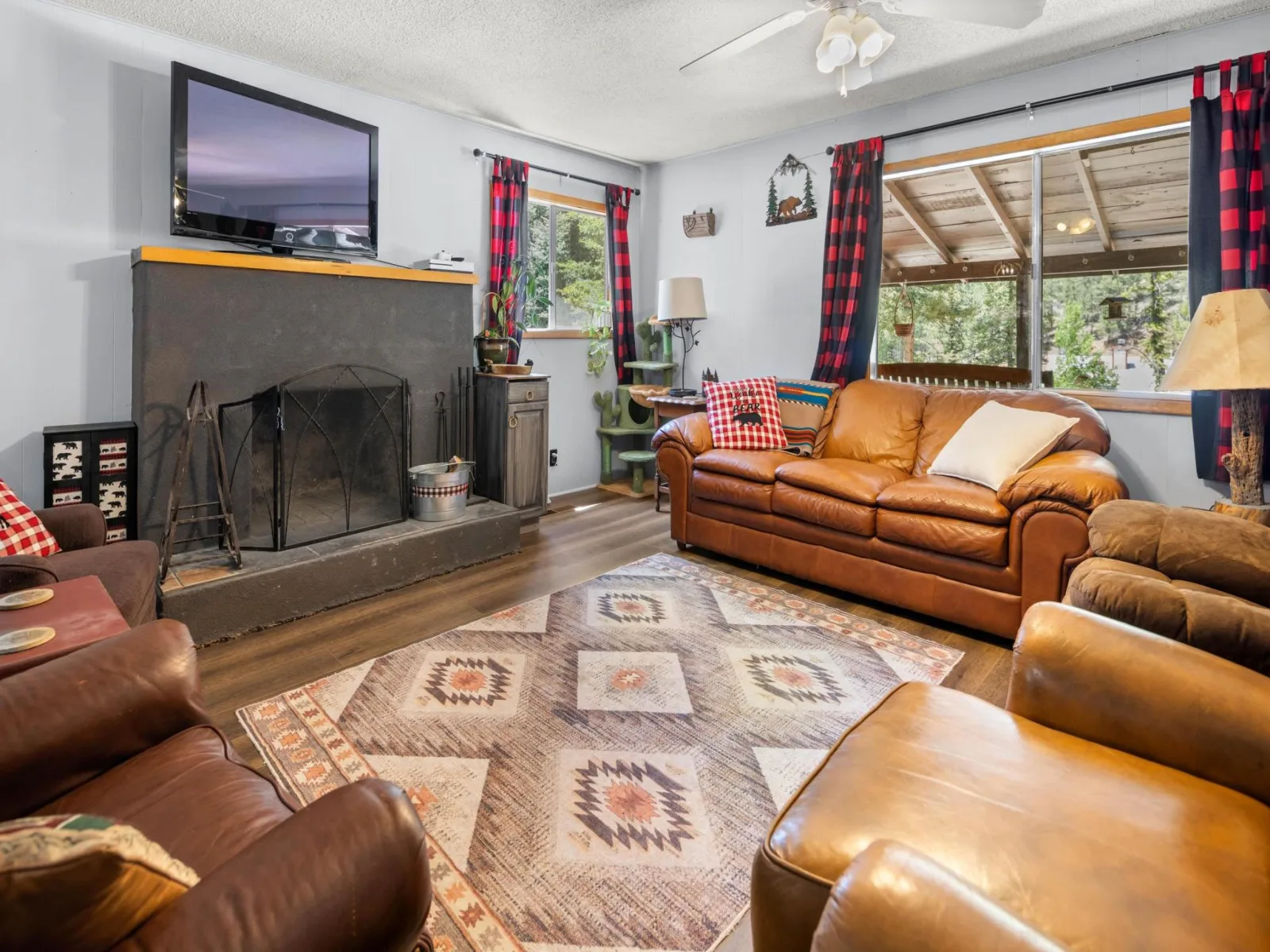 1011 Tenderfoot Trail
