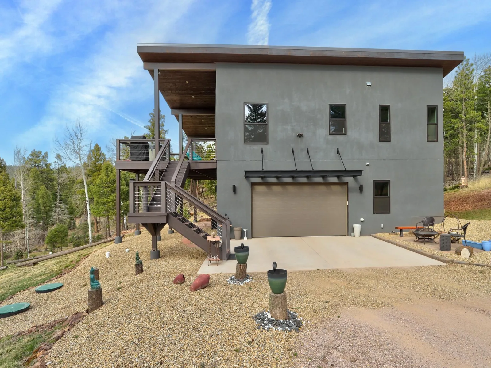 17 Luna Dr