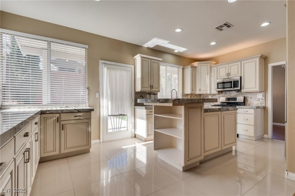 MLS #2697936 image #0